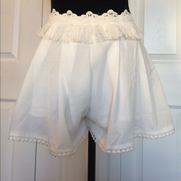 shareen collections Pants - White fringe shorts